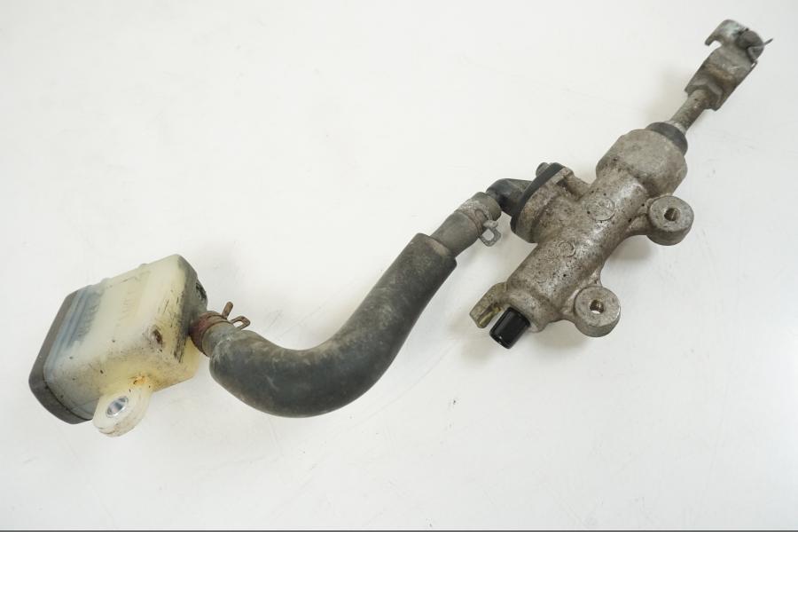 Vänster sida på Bromshuvudcylinder från en Honda CBR 125 R -2006 motorcykel.