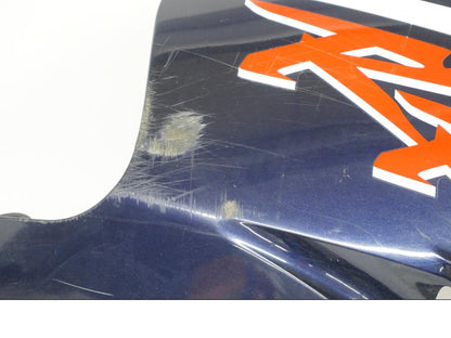 Snett nerifrån på Sidkåpa från en Honda CBR 900 RR -2002 motorcykel.