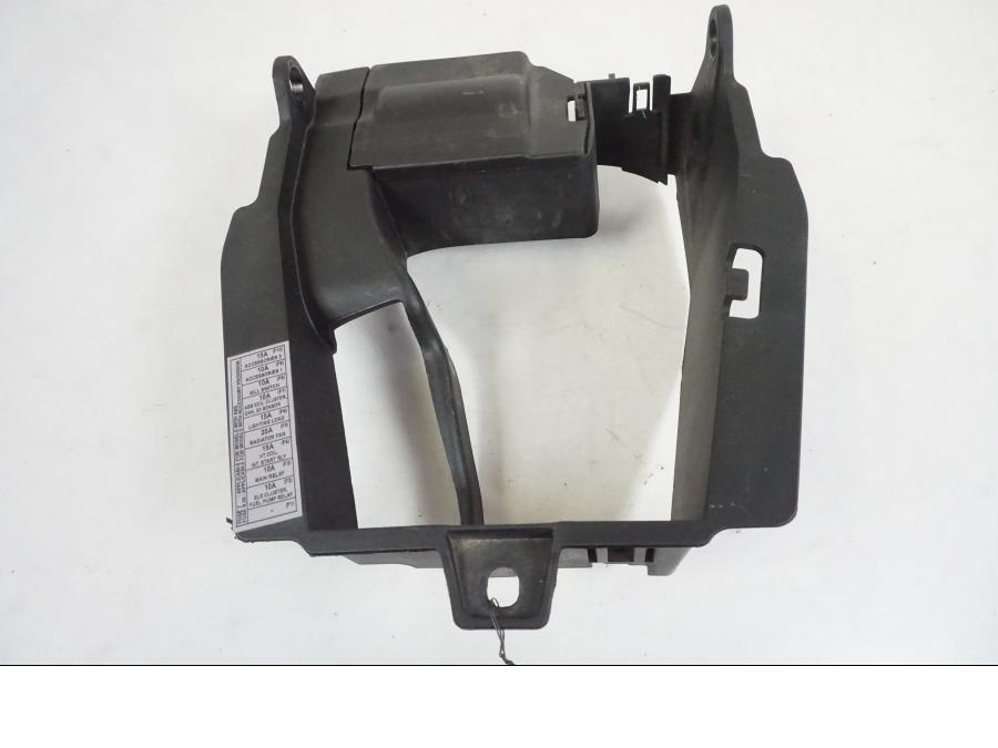 Framsidan på Säkringshållarlock från en KTM 390 Adventure -2021 motorcykel.