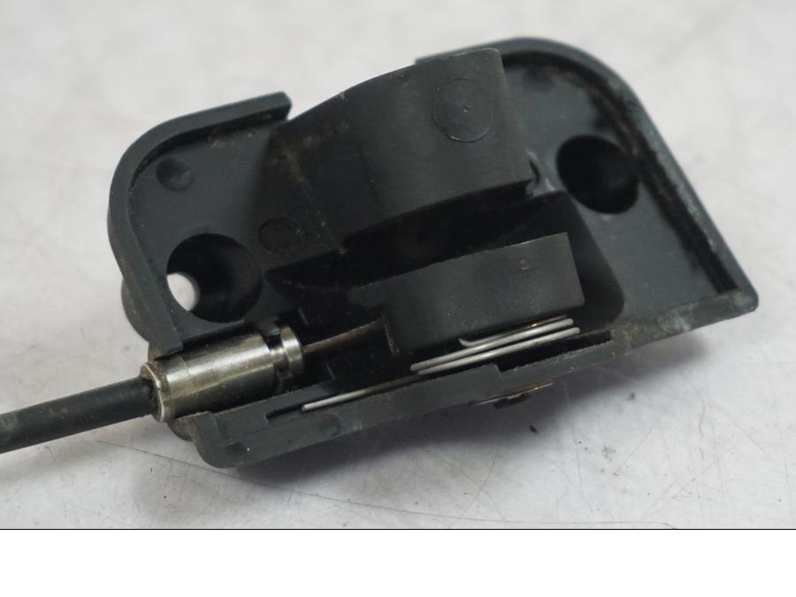 Höger sida på Sadellåsmekanism från en BMW R 1200 R -2007 motorcykel.