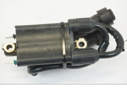 Snett nerifrån på Tändspole från en Honda CB 750 -2002 motorcykel.