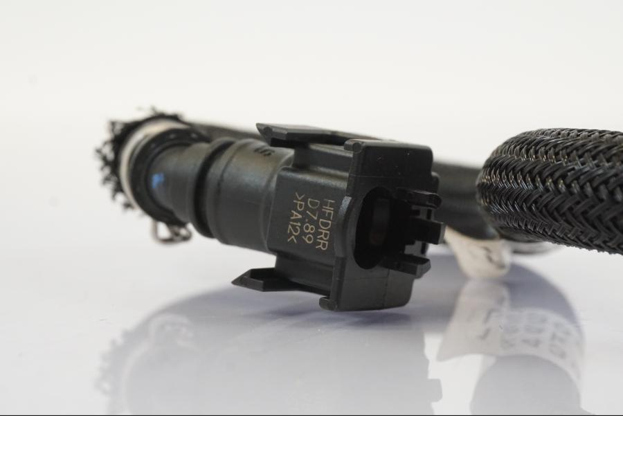 Höger sida på Bensinledning från en Triumph Trident -2021 motorcykel.