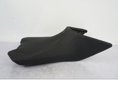 Vänster sida på Sadel från en KTM 1290 Super Duke -2019 motorcykel.