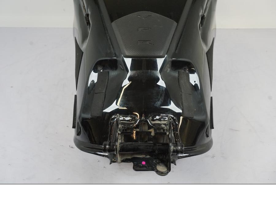 Höger sida på Bensintank från en Honda VFR 1200 -2010 motorcykel.