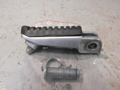 Framsidan på Fotpinne från en Kawasaki ZX-9R -2002 motorcykel.