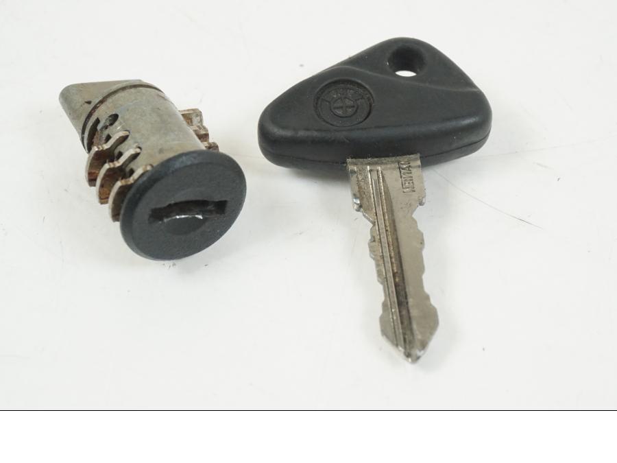 Snett nerifrån på Lås från en BMW F 650 CS -2002 motorcykel.