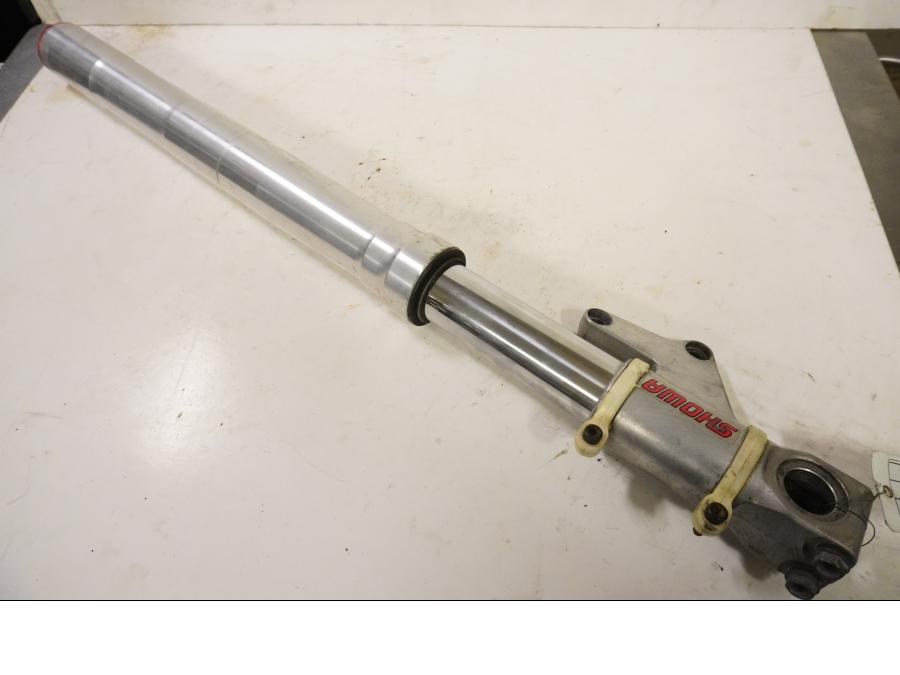 Framsidan på Gaffelben från en Ducati 748 -1999 motorcykel.