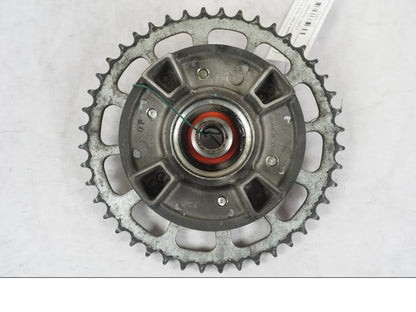 Snett uppifrån på Drevfäste från en Kawasaki Z 900 -2019 motorcykel.