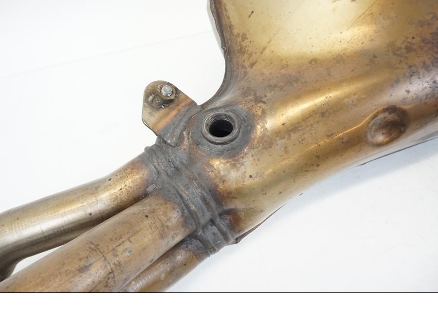 Höger sida på Avgassystem från en BMW K 1200 LT -2004 motorcykel.