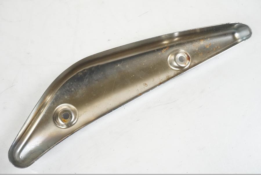 Extrabild1 på Bakskärmskromstag från en Suzuki VZR 1800 -2009 motorcykel.