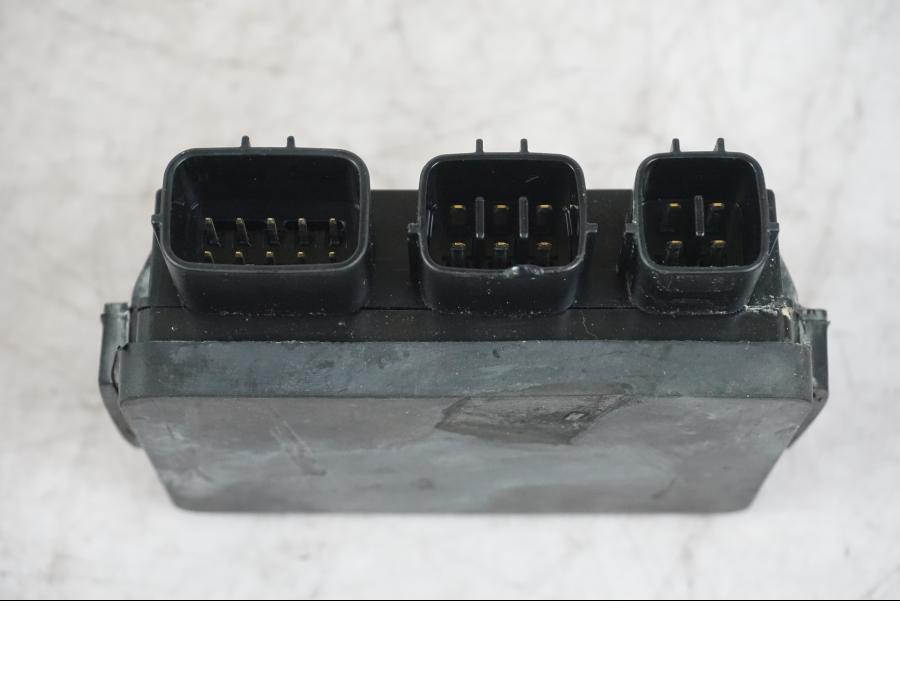 Baksidan på Reläbox från en Kawasaki ZX-6R -2006 motorcykel.