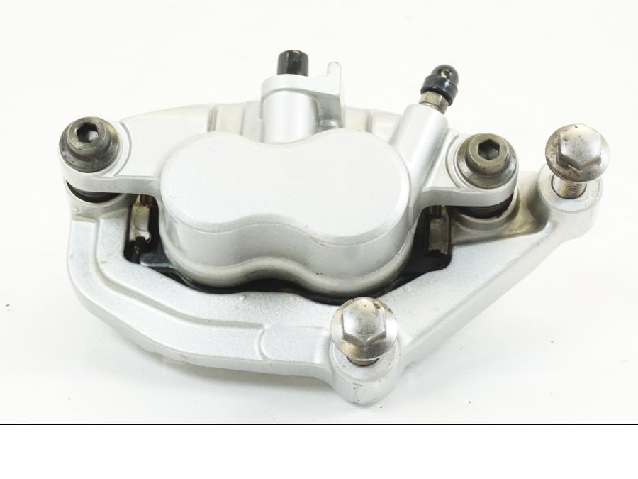 Snett nerifrån på Bromsok från en Yamaha XVS 1100 -2001 motorcykel.