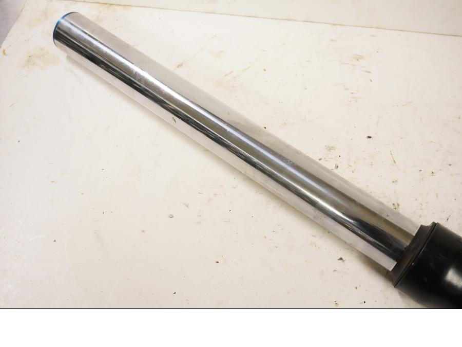 Höger sida på Gaffelben från en Kawasaki ZX-9R -1998 motorcykel.