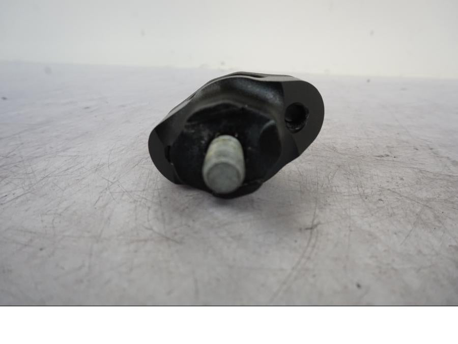 Vänster sida på Styrfäste från en KTM 1290 Super Duke R -2023 motorcykel.