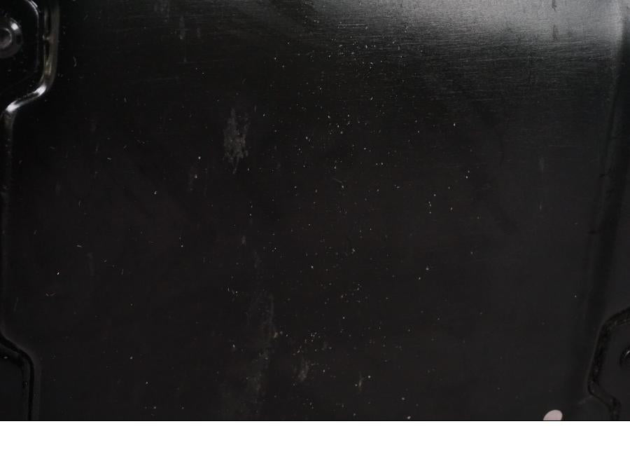 Höger sida på Hasplåt från en Ducati Multistrada V4 -2024 motorcykel.