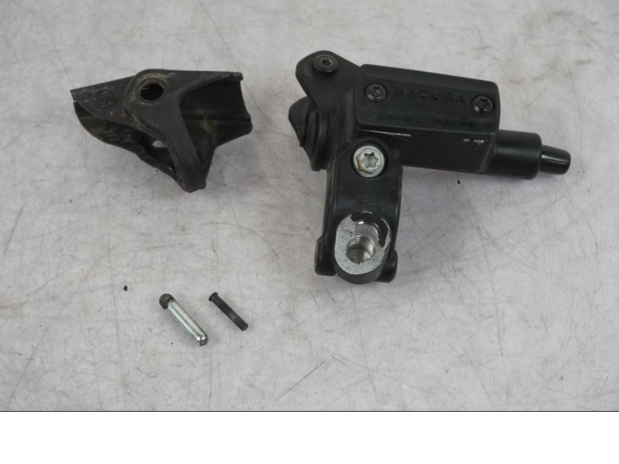 Framsidan på Kopplingshuvudcylinder från en KTM 1290 Super Adventure R -2018 motorcykel.