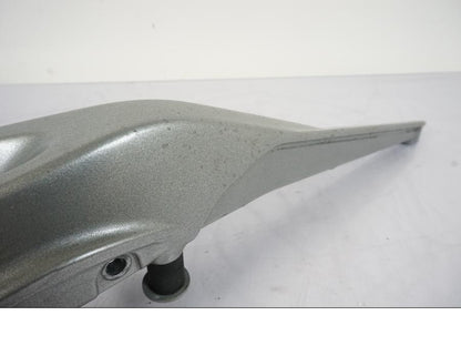 Vänster sida på Bakram från en KTM 790 Duke -2019 motorcykel.