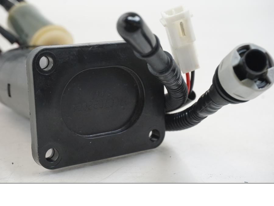 Extrabild1 på Bensinpump insprut från en Husqvarna 701 Supermoto -2020 motorcykel.