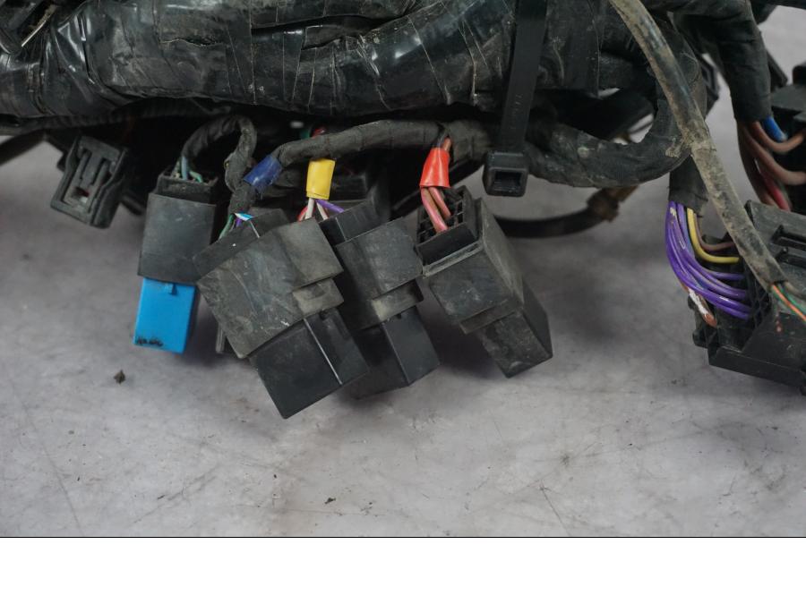 Vänster sida på Kabelstam från en Triumph Tiger Explorer -2016 motorcykel.