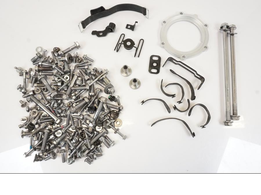 Framsidan på Skruv / Mutter etc från en Triumph Trident -2021 motorcykel.