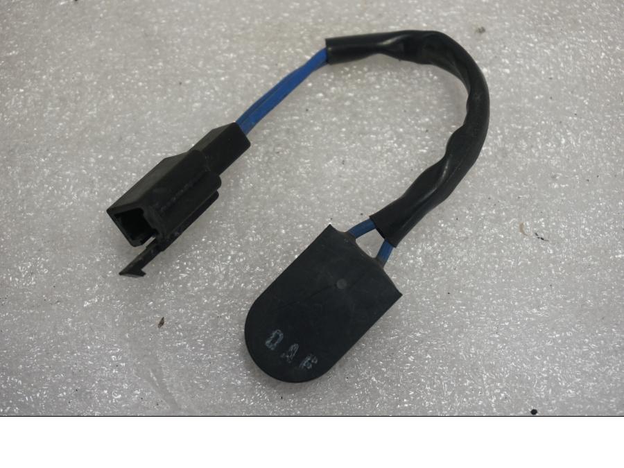 Framsidan på Silicon rectefier från en Suzuki VL 800 -2004 motorcykel.