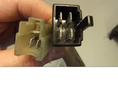 Höger sida på Likriktare från en Ducati Monster 1100 EVO ABS -2012 motorcykel.