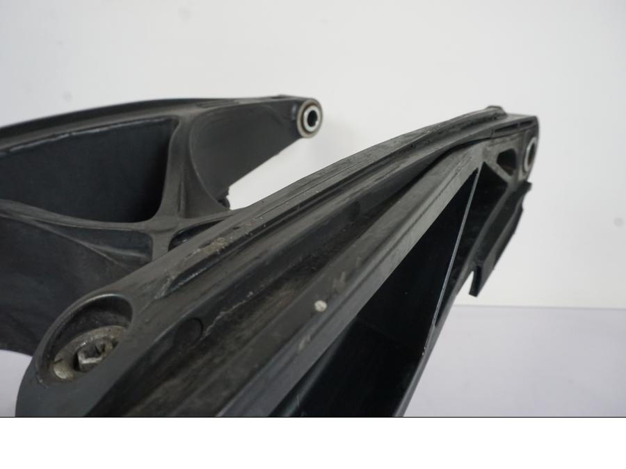 Snett uppifrån på Sving från en KTM 790 Duke -2019 motorcykel.