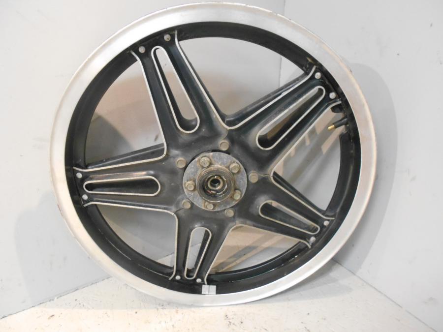 Framsidan på Fälg från en Honda GL 500 -1982 motorcykel.