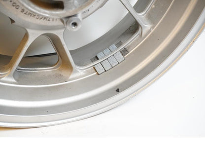 Extrabild3 på Fälg från en Kawasaki GTR 1400 -2008 motorcykel.