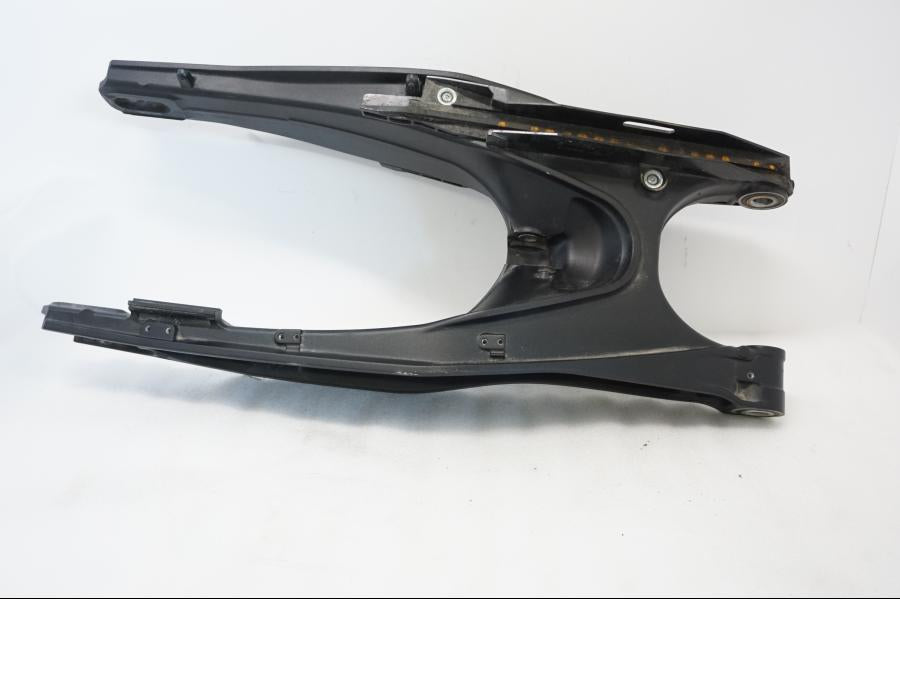 Höger sida på Sving från en KTM 1290 Super Adventure R -2021 motorcykel.