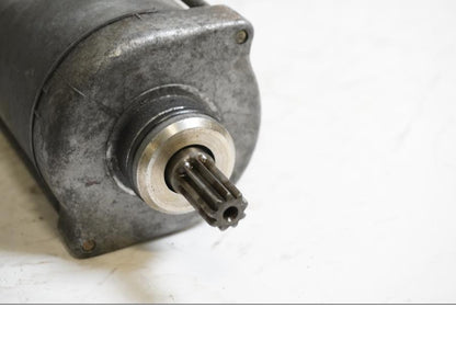 Baksidan på Startmotor från en Honda CBR 600 -1993 motorcykel.