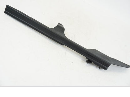 Snett uppifrån på Kedjeskydd från en Yamaha YZF 1000 R1 -2009 motorcykel.