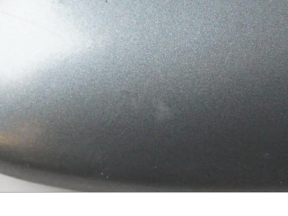 Vänster sida på <p>Låssats från BMW R 1200 C 2002.</p>

<p>Tändningslås, tanklock, ett väsklås, skador finns och 2st nycklar. Lacksläpp på tändningslåset se bild.</p> motorcykel.