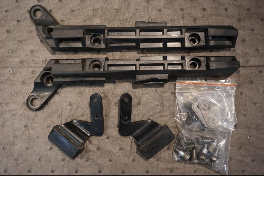 Framsidan på Sidoväskhållare från en Yamaha FJR 1300 -2004 motorcykel.