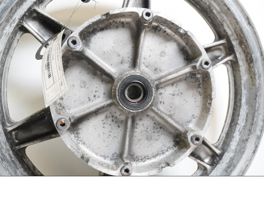 Baksidan på Fälg från en Honda GL 1500 -1998 motorcykel.