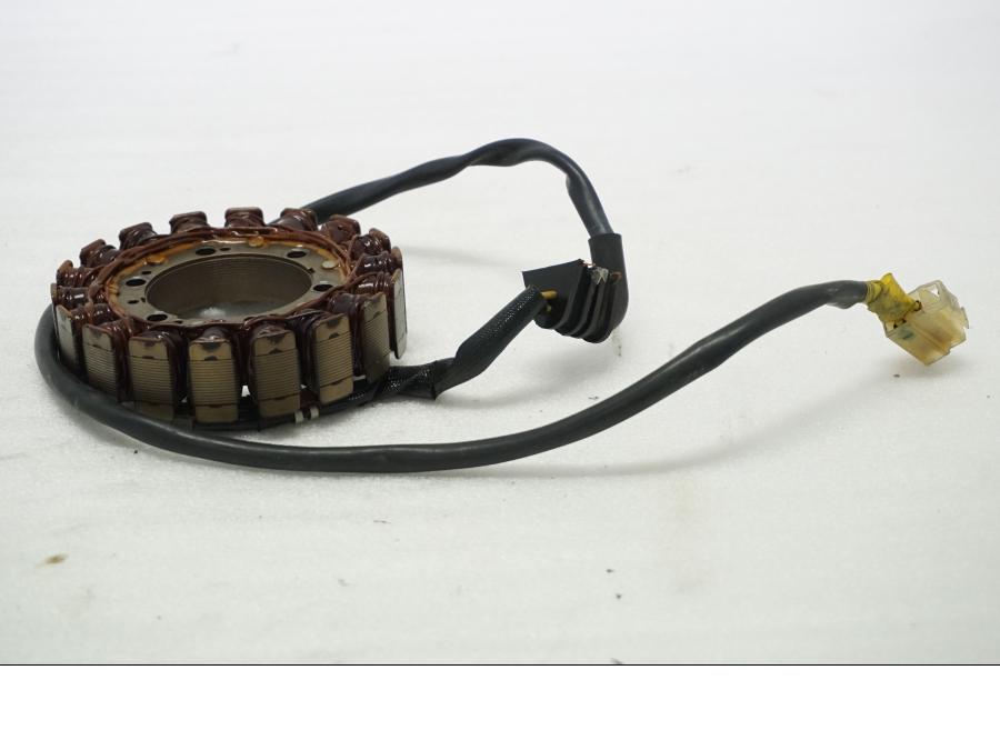 Framsidan på Generator från en Honda CBR 900 RR -1998 motorcykel.