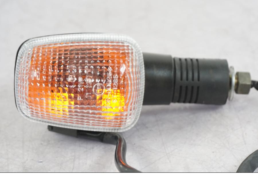 Baksidan på Blinkers från en Suzuki GSX 1300 RX -1999 motorcykel.