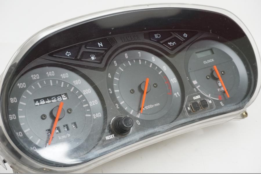 Baksidan på Instrumenthus från en Yamaha XJ 900 -1997 motorcykel.