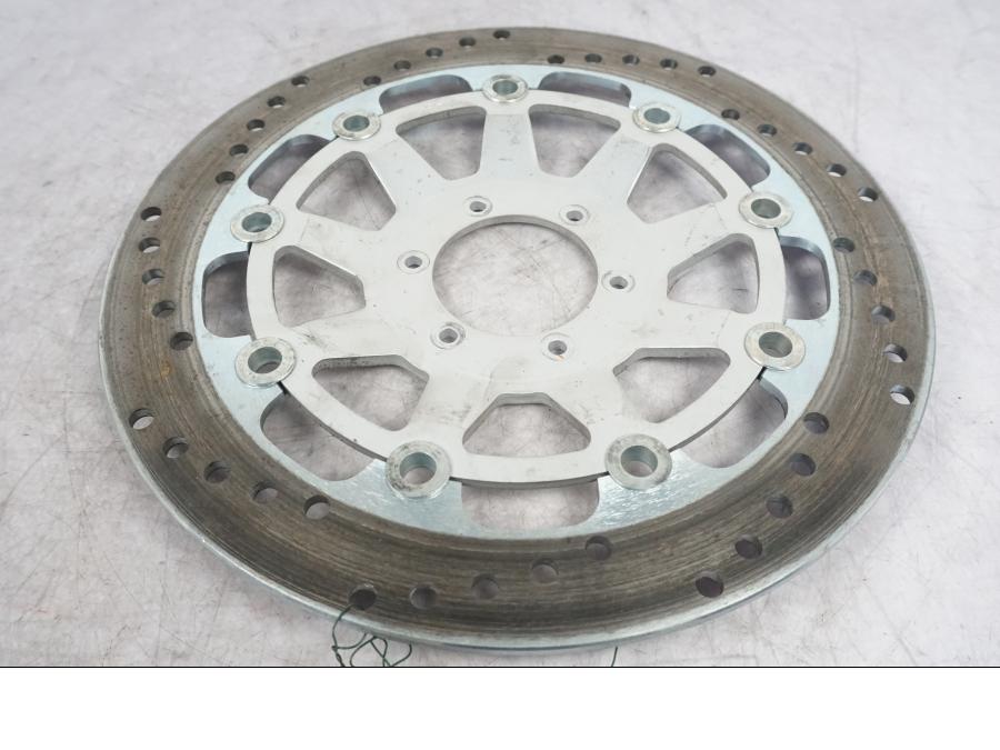 Framsidan på Bromsskiva från en Honda VFR 800 -2002 motorcykel.