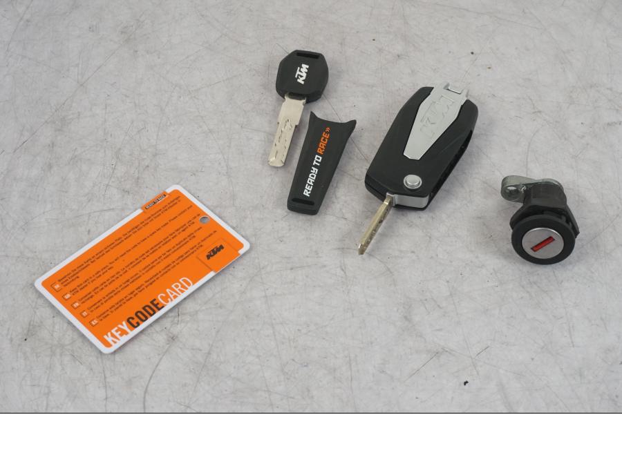 Framsidan på Låssats från en KTM 1290 Super Adventure R -2018 motorcykel.