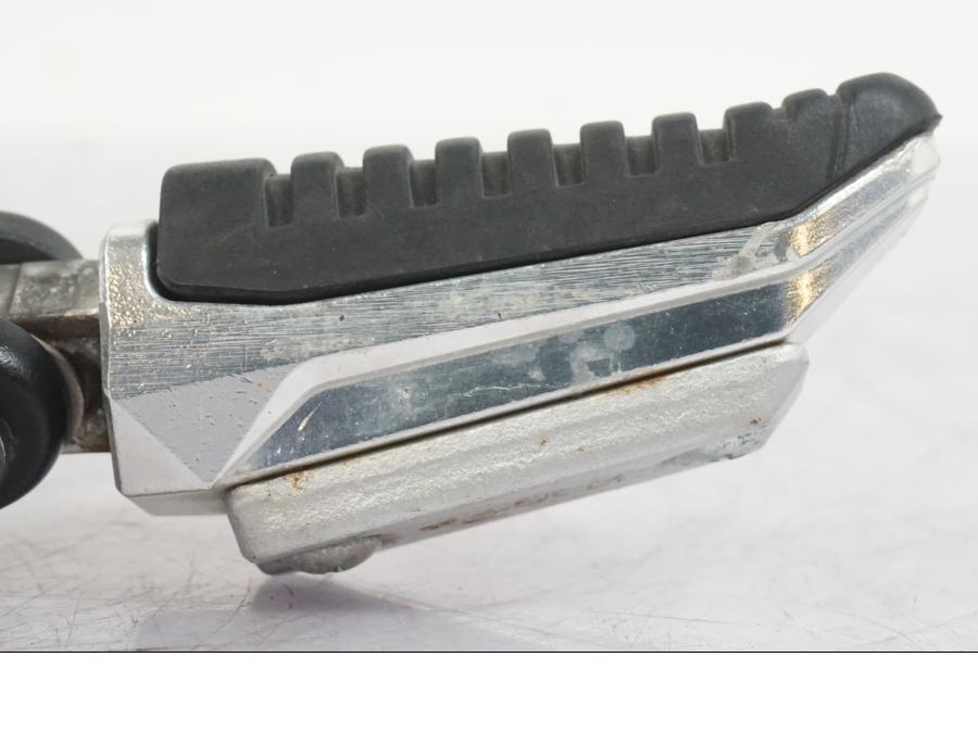 Extrabild2 på Fotpinne från en Suzuki GSF 1250 -2010 motorcykel.