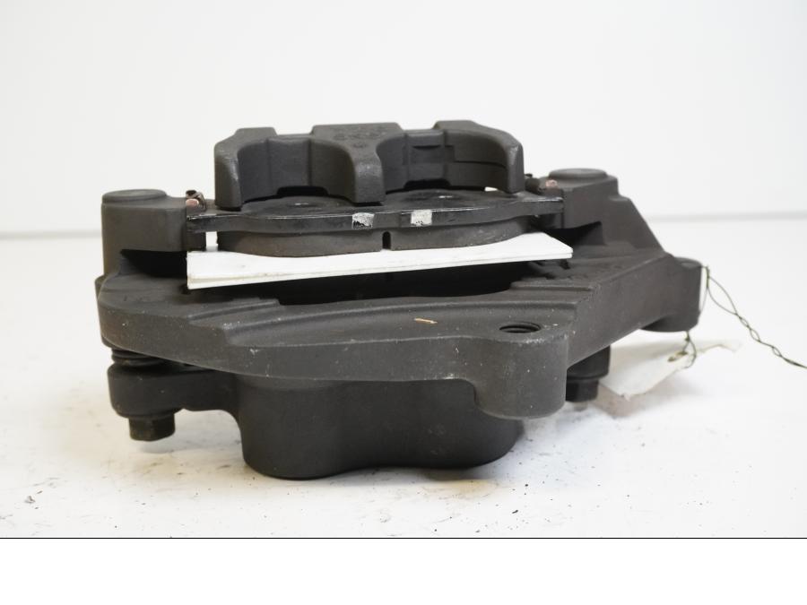 Höger sida på Bromsok från en Yamaha FZ-6 -2004 motorcykel.