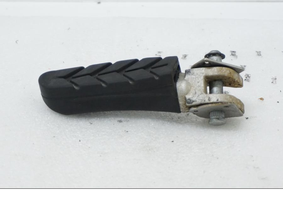 Framsidan på Fotpinne från en KTM 1290 Super Adventure R -2021 motorcykel.