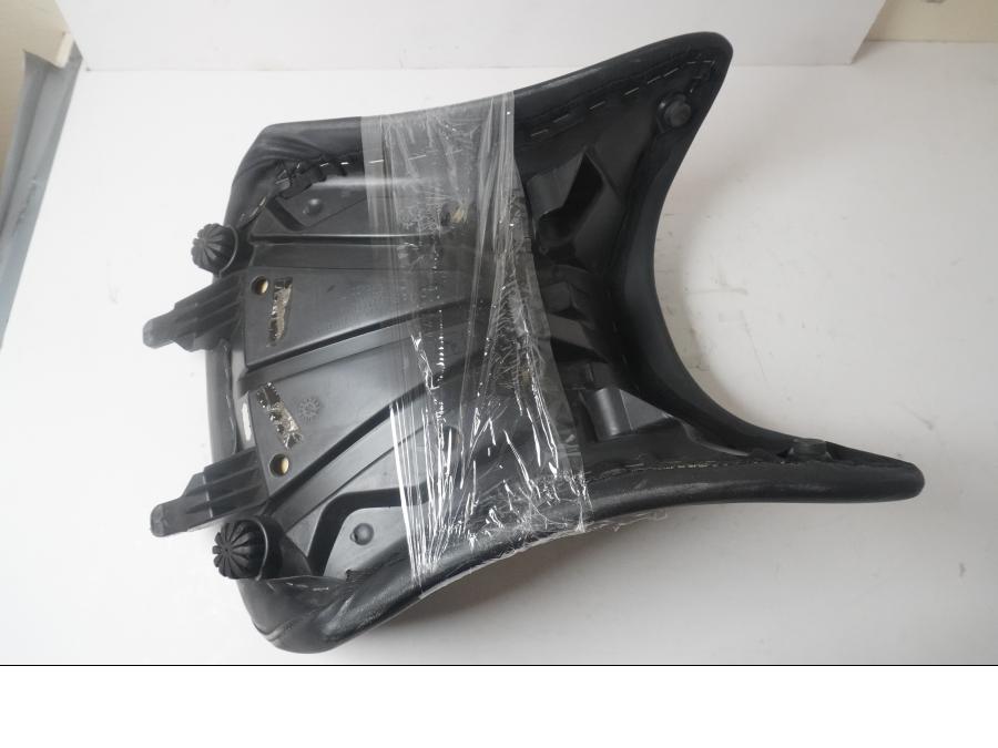 Snett uppifrån på Sadel från en BMW R 1200 GS -2013 motorcykel.