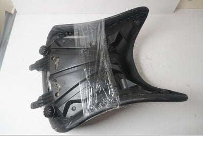 Snett uppifrån på Sadel från en BMW R 1200 GS -2013 motorcykel.