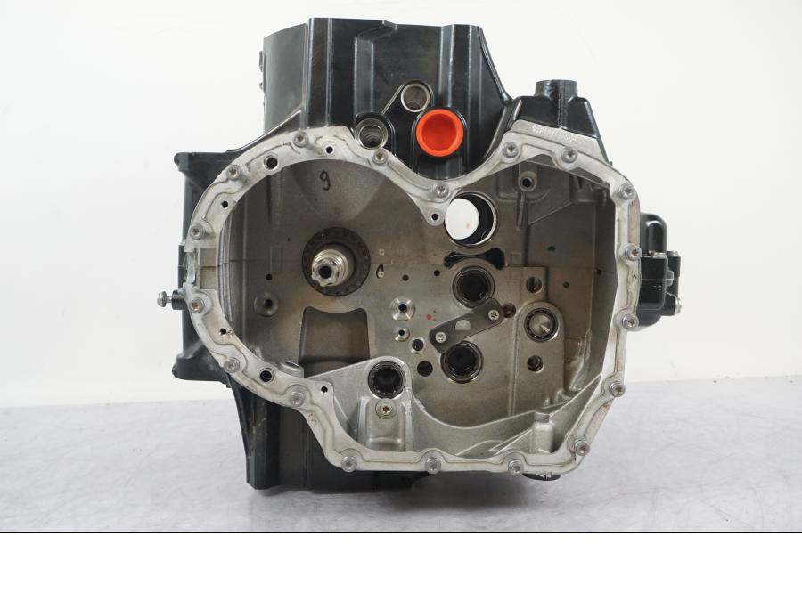 Höger sida på Motorblock från en BMW R 1200 GSA -2014 motorcykel.