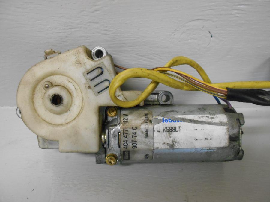 Framsidan på Vindrutemotor från en BMW K 1200 LT -2007 motorcykel.