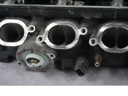 Höger sida på Topplock från en Triumph Tiger Explorer -2016 motorcykel.