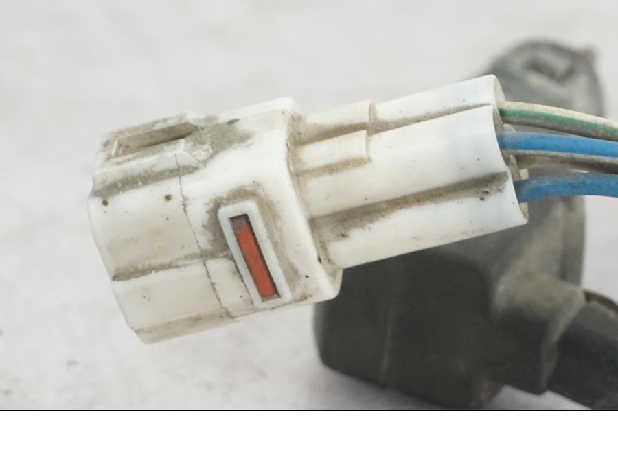 Snett uppifrån på Bromsljuskontakt från en Triumph Tiger Explorer -2013 motorcykel.