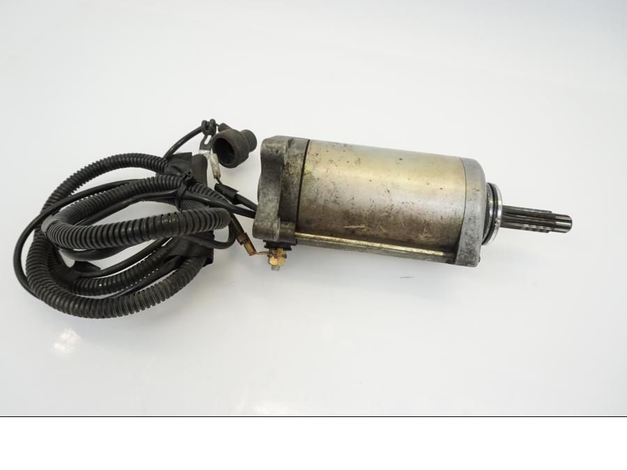 Framsidan på Startmotor från en Suzuki TL 1000 S -1997 motorcykel.